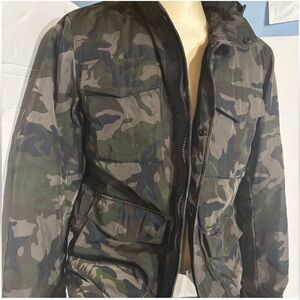 DKNY Men's Green Camouflage Field Jacket